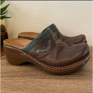 Indigo by Clarks Embroidered Floral Clogs